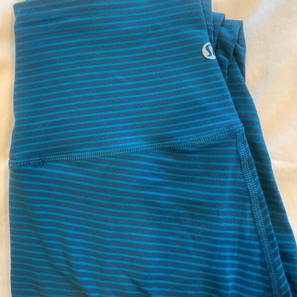 Lululemon wunderunder size 2 - Picture 1 of 4